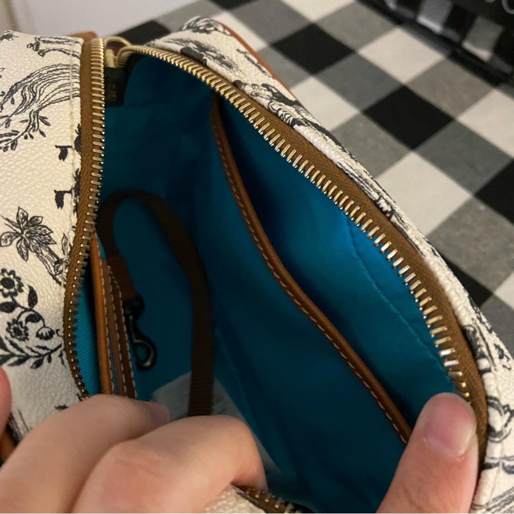 Alice in Wonderland 2022 Crossbody Bag - Picture 12 of 16